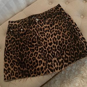 Zara animal print skirt, used only two times. Medium size (25/26)